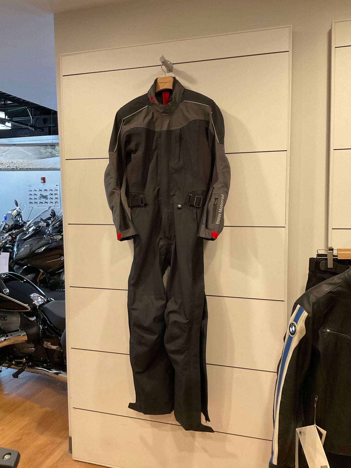 BMW motorrad racing suit leather motorcycle jacket italy , Fesyen Pria,  Pakaian , Baju Luaran di Carousell